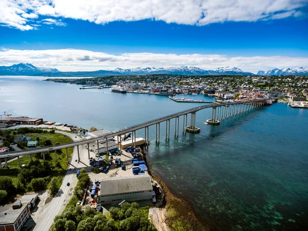 都市トロムソ、ノルウェーの橋 — ストック写真