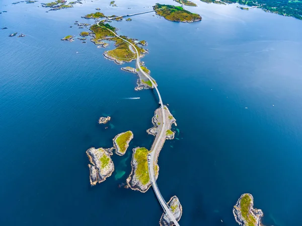 Letecká fotografie z Atlantského oceánu Road. — Stock fotografie