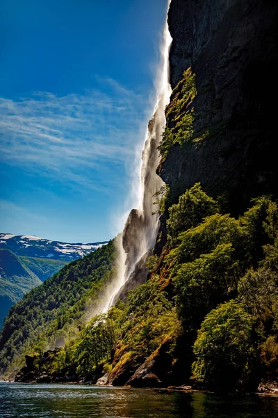 Cascada Siete Hermanas . — Foto de Stock