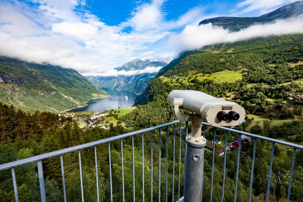 Ponto de vista do fiorde de Geiranger Lookout observation deck, Noruega . — Fotografia de Stock