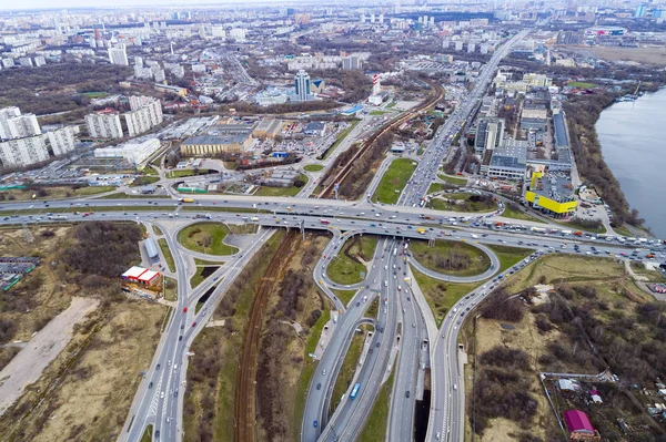 Vista aérea de um cruzamento de auto-estrada — Fotografia de Stock