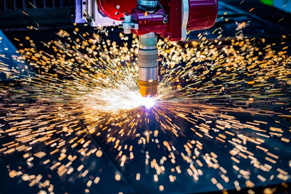 CNC Laserplasma snijden van metaal, moderne industriële technologie. — Stockfoto