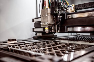 CNC lazer kesimi metal, modern endüstriyel teknoloji.