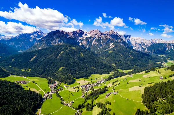 Vista panorámica del hermoso paisaje de los Alpes — Foto de Stock