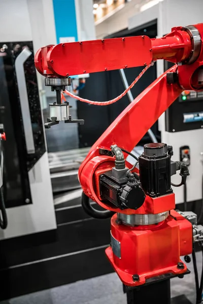 Robotyczne ramię nowoczesnych technologii przemysłowych. — Zdjęcie stockowe