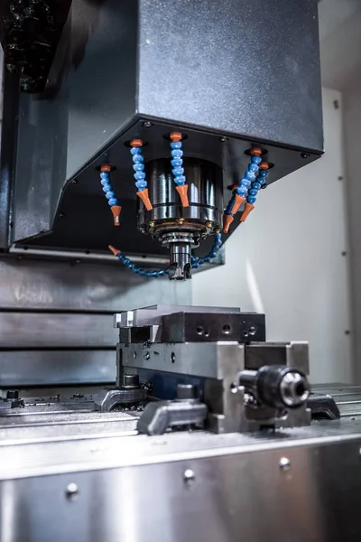 Metallverarbeitende CNC-Fräsmaschine. — Stockfoto