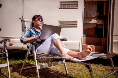 Aile tatil seyahat, kamyonet ve karavan tatil gezisi