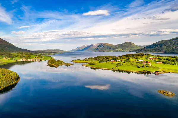 Hermosa naturaleza Noruega fotografía aérea . — Foto de Stock