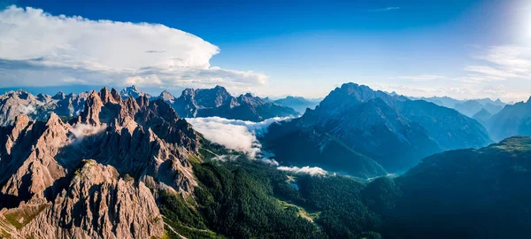 Panorama Parque Nacional de la Naturaleza Tre Cime En los Alpes Dolomitas. Sé —  Fotos de Stock