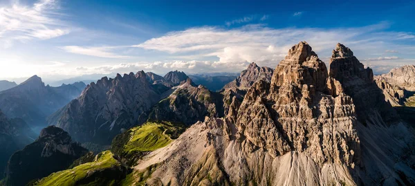 Panorama Milli doğa parkı Tre Cime Dolomites Alpleri'nde. Olmak
