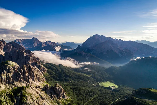 Parque Nacional de la Naturaleza Tre Cime En los Alpes Dolomitas. Hermosa n —  Fotos de Stock
