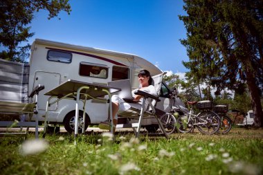 Aile tatil seyahat, kamyonet ve karavan Rv tatil gezisi