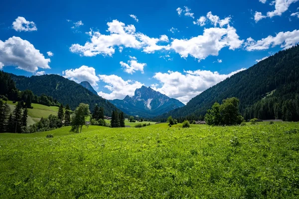Vista panorámica del hermoso paisaje de los Alpes — Foto de Stock
