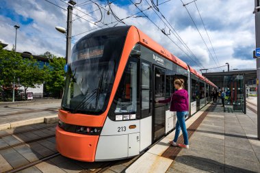 Bergen, Norveç - Haziran 15,2017: Bergen hafif raylı sistem Bybanen. L