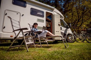 Aile tatil seyahat, kamyonet ve karavan Rv tatil gezisi