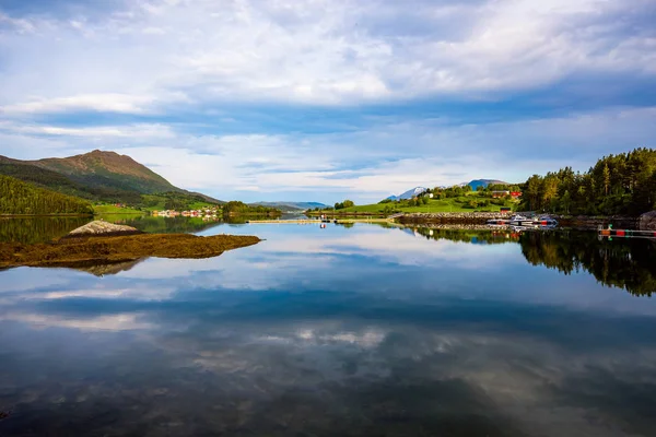 Hermosa naturaleza Noruega . —  Fotos de Stock