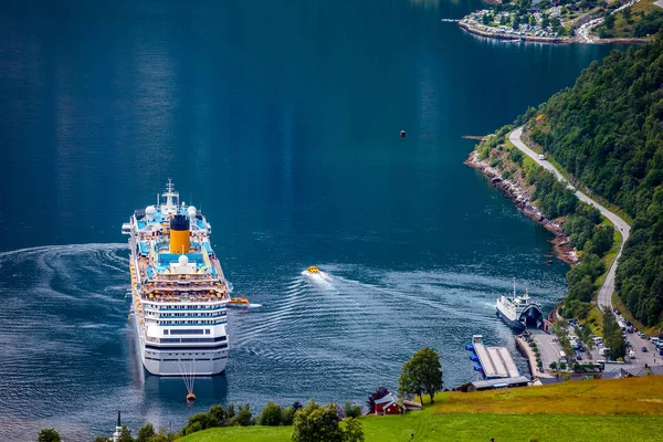 Geiranger fjord, Noorwegen luchtfotografie. — Stockfoto