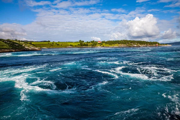 Whirlpools of the maelstrom of Saltstraumen, Nordland, Norvegia — Fotografie, imagine de stoc