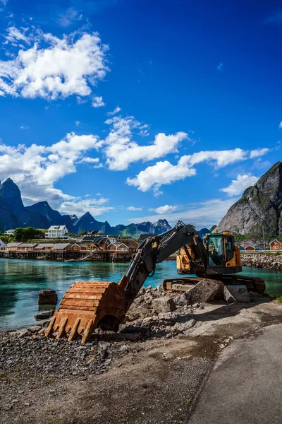 Excavator, bulldozer repair work on the road. Norway — Stock Photo, Image