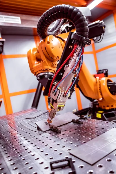 Fibre laser robotic remote cutting system — Stock Photo, Image