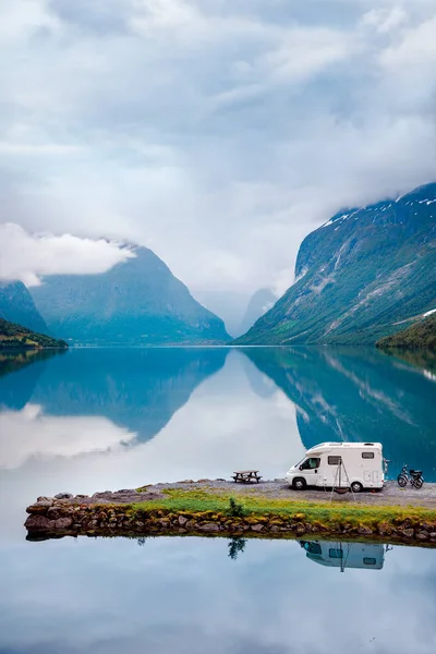Aile tatil seyahat Rv, kamyonet ve karavan tatil gezisi — Stok fotoğraf