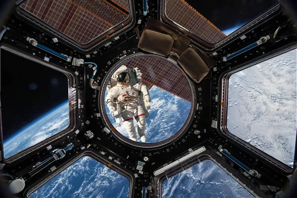 Astronauta no espaço sideral — Fotografia de Stock