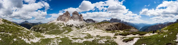 Panorama nationalpark natur Tre Cime i Dolomiterna Alperna. Vara — Stockfoto