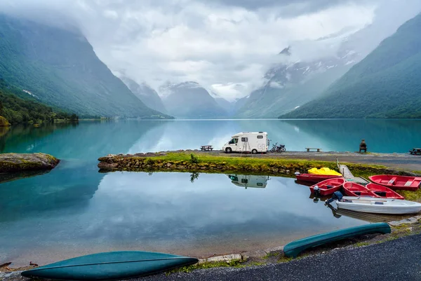 Familienurlaub Reise rv, Urlaubsreise im Wohnmobil — Stockfoto