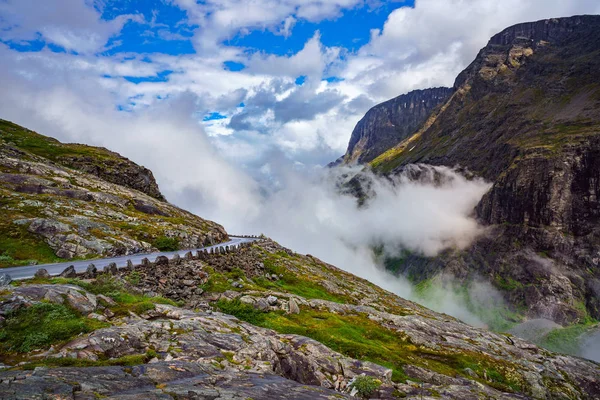 Norveç'te yol — Stok fotoğraf