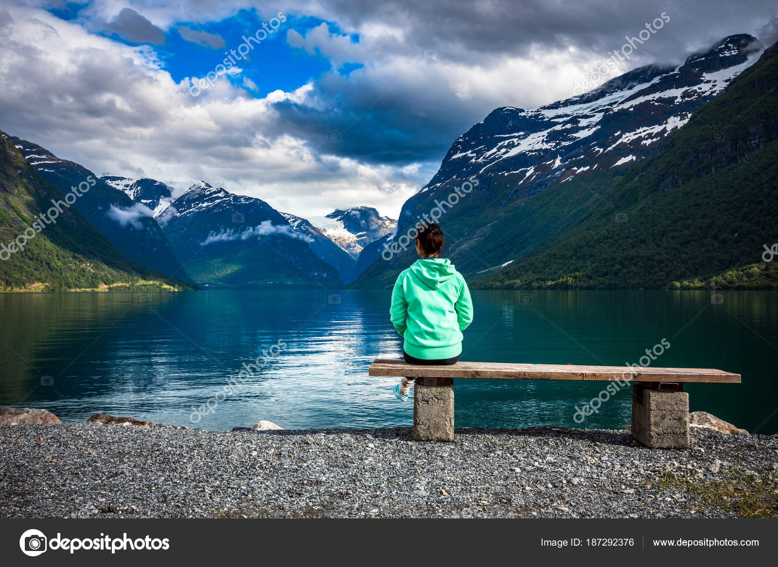https://st3.depositphotos.com/1000647/18729/i/1600/depositphotos_187292376-stock-photo-lovatnet-lake-beautiful-nature-norway.jpg