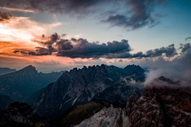 Milli doğa parkı Tre Cime Dolomites Alpleri'nde. Güzel n