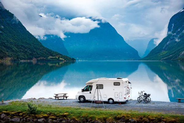 Familie vakantie reizen Rv, vakantiereis in camper — Stockfoto