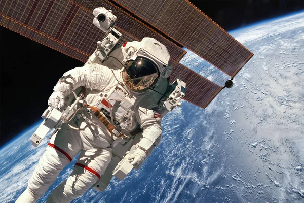 Internationella rymdstationen och astronaut. — Stockfoto