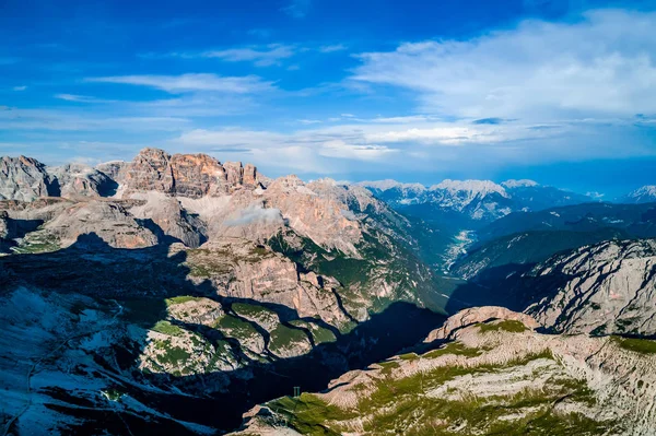 Nationalpark natur Tre Cime i Dolomiterna Alperna. Vackra n — Stockfoto