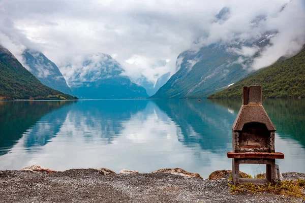 Lovatnet lago bela natureza Noruega . — Fotografia de Stock