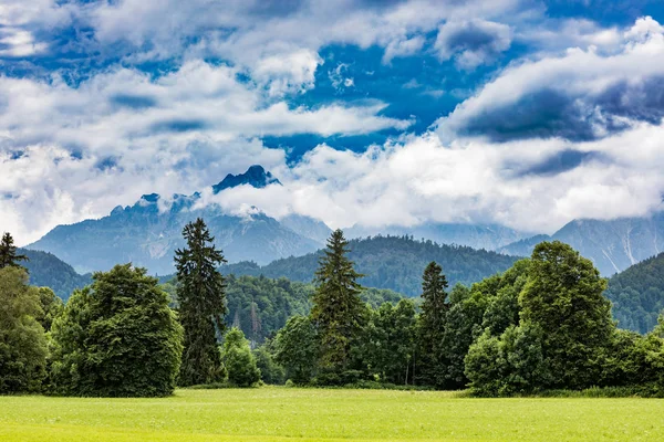 Bellissimo paesaggio naturale delle Alpi. Forggensee e Schwanga — Foto Stock