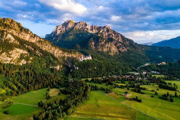 Hermoso paisaje natural de los Alpes. Forggensee y Schwanga — Foto de Stock