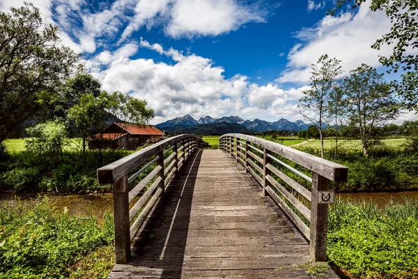 Prachtige natuurlijke landschap van de Alpen. Forggensee en Schwanga — Stockfoto