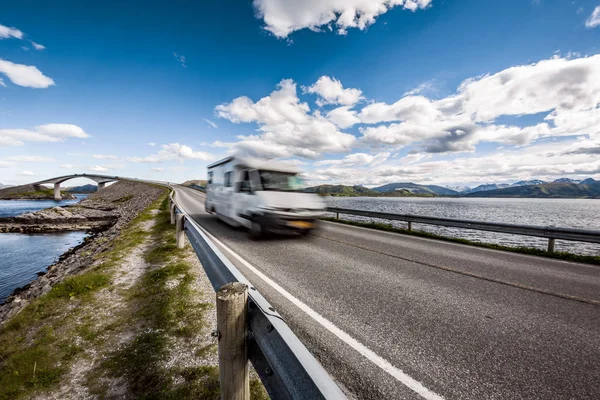 Автомобиль Atlantic Ocean Road Caravan . — стоковое фото