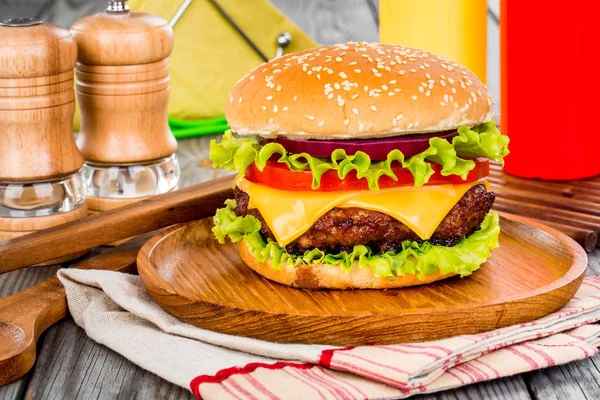 Chutné a předkrmy Hamburger Cheeseburger — Stock fotografie