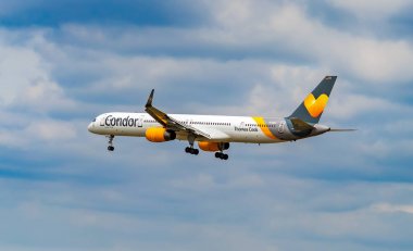 Frankfurt, Almanya: 23 Haziran 2017: Boeing 757 Thomas Cook