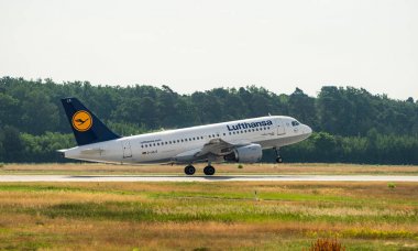 Frankfurt, Almanya: 23 Haziran 2017: Airbus A320-200 Luftha