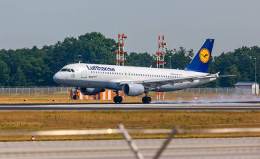 Frankfurt, Almanya: 23 Haziran 2017: Airbus A320-200 Luftha