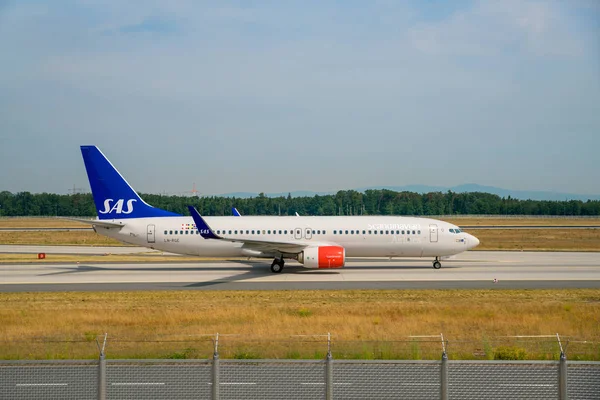 Frankfurt, Almanya: 23 Haziran 2017: Airbus A320neo Scandin