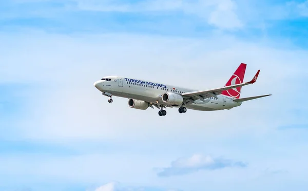 AEROPORTO FRANKFURT, ALEMANHA: 23 DE JUNHO DE 2017: Boeing 737-800 Turkish — Fotografia de Stock