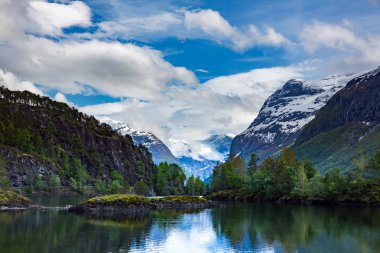 lovatnet göl güzel doğa Norveç.