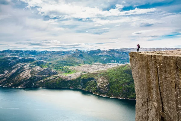 Natuurfotograaf mooie natuur Noorwegen Preikestolen of Prek — Stockfoto