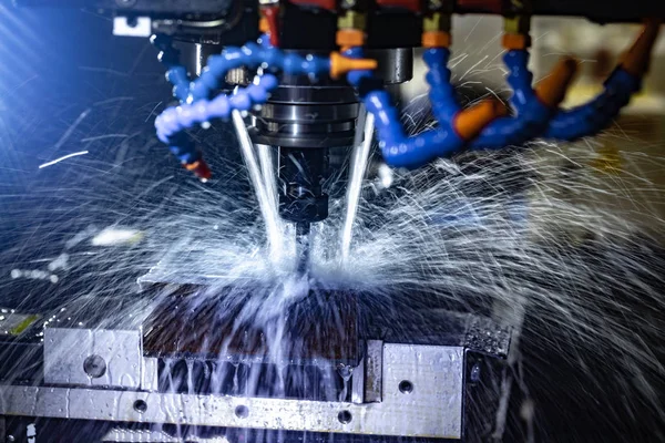 Metallverarbeitende CNC-Fräsmaschine. — Stockfoto