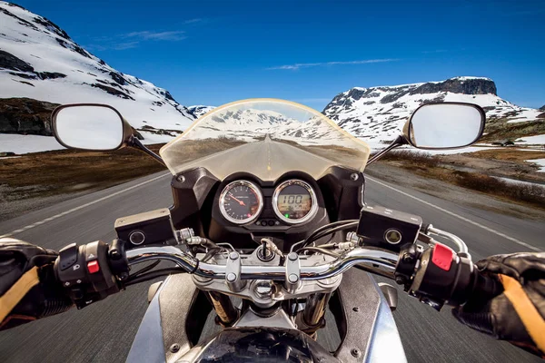 Motociclista vista em primeira pessoa — Fotografia de Stock