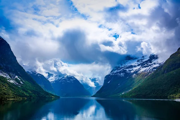 Lovatnet lake vacker natur Norge. — Stockfoto